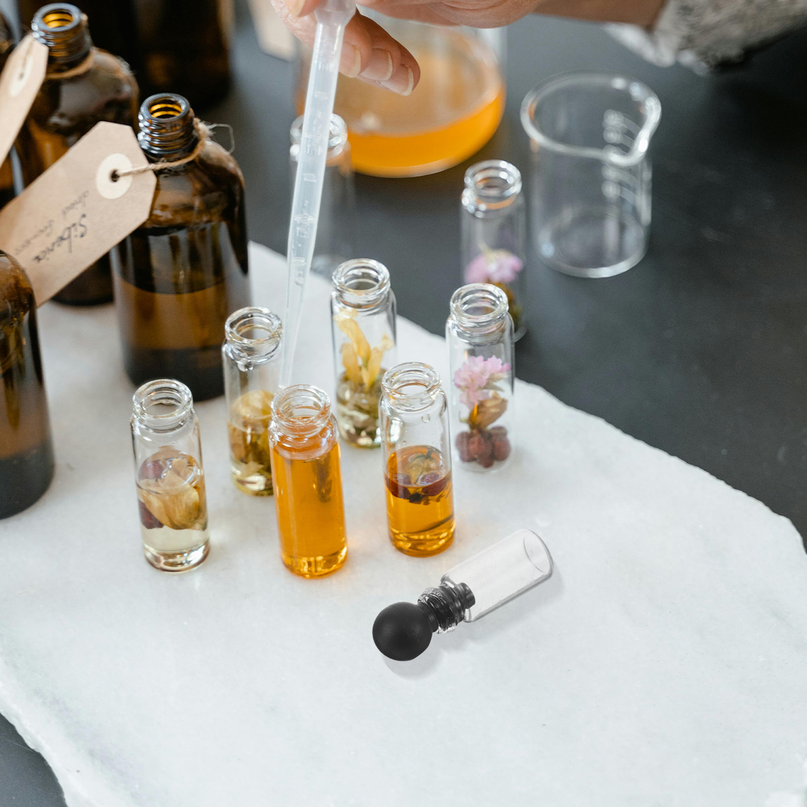150個入り ミニガラス製香水サンプル容器 0.5ml 漏れ - Perfume Fragrance Oil のレビューと価格
